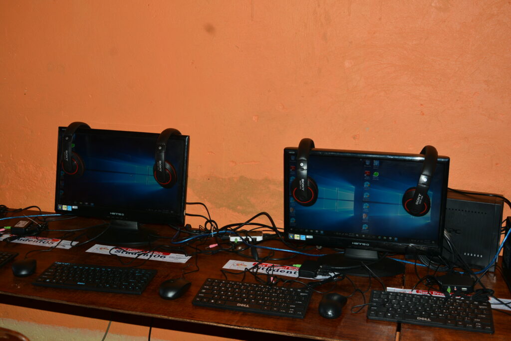 Split-screen technology with one monitor, two keyboards and two mice
